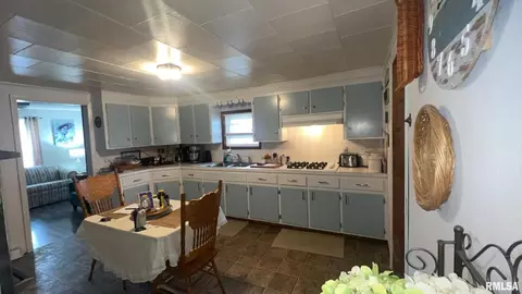 513 N 9th St, Benton, IL 62812 photo 7
