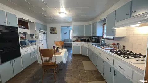 513 N 9th St, Benton, IL 62812 photo 8