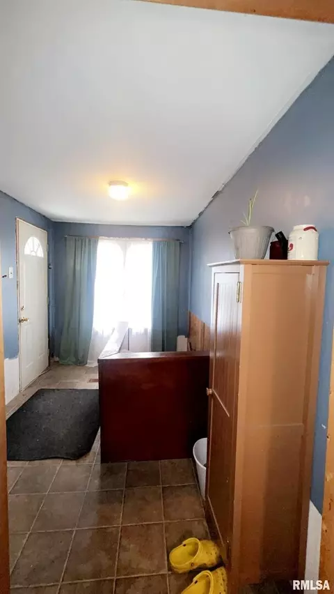 513 N 9th St, Benton, IL 62812 photo 17