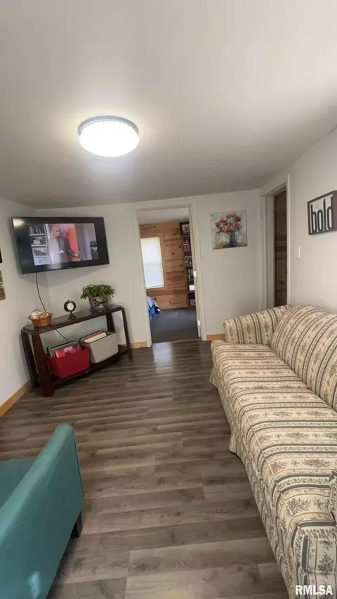 513 N 9th St, Benton, IL 62812 photo 12