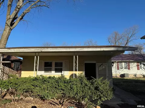 401 E Reed St, Benton, IL 62812 photo 3