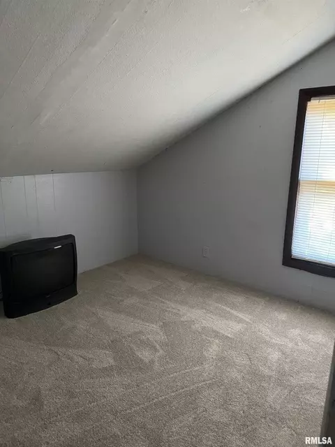 401 E Reed St, Benton, IL 62812 photo 20