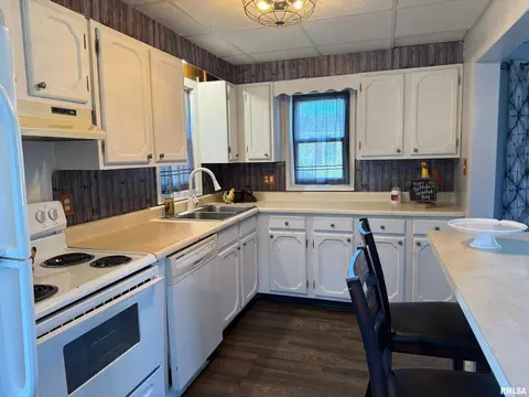 401 E Reed St, Benton, IL 62812 photo 16