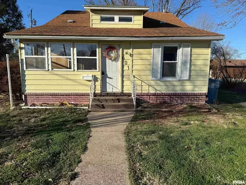 401 E Reed St, Benton, IL 62812