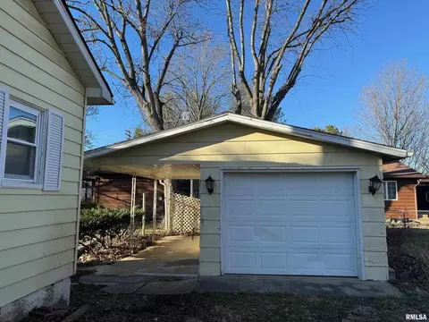 401 E Reed St, Benton, IL 62812 photo 5