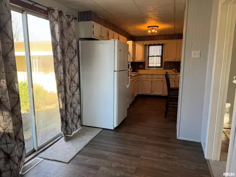 401 E Reed St, Benton, IL 62812 photo 14