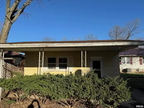 401 E Reed St, Benton, IL 62812 photo 4