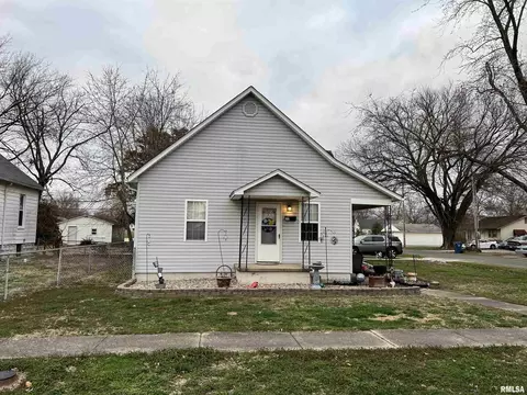 1010 E 3rd St, Centralia, IL 62801