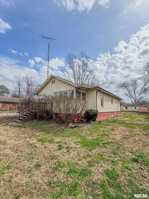 1412 E St Louis St, West Frankfort, IL 62896