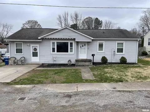 207 State St, Carmi, IL 62821