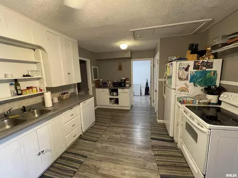 207 State St, Carmi, IL 62821 photo 5