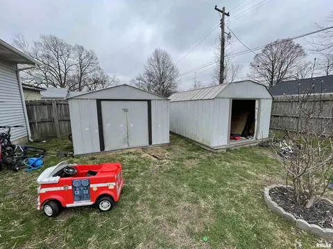 207 State St, Carmi, IL 62821 photo 21
