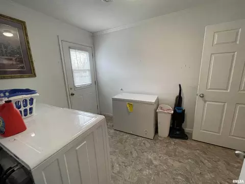 207 State St, Carmi, IL 62821 photo 18