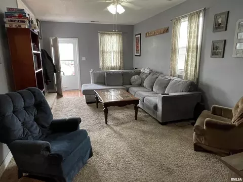 207 State St, Carmi, IL 62821 photo 9