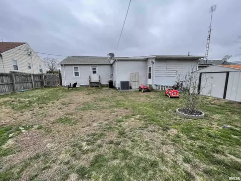 207 State St, Carmi, IL 62821 photo 22