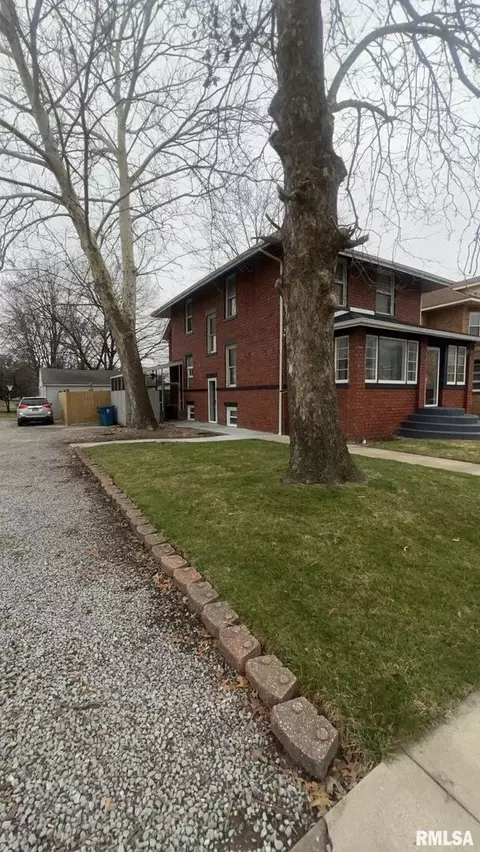 308 W Cherry Ave, Christopher, IL 62822 photo 5