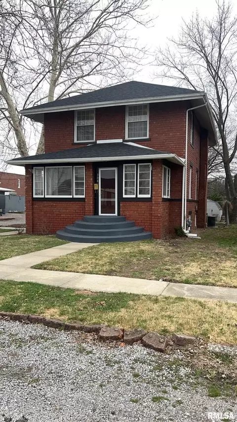 308 W Cherry Ave, Christopher, IL 62822