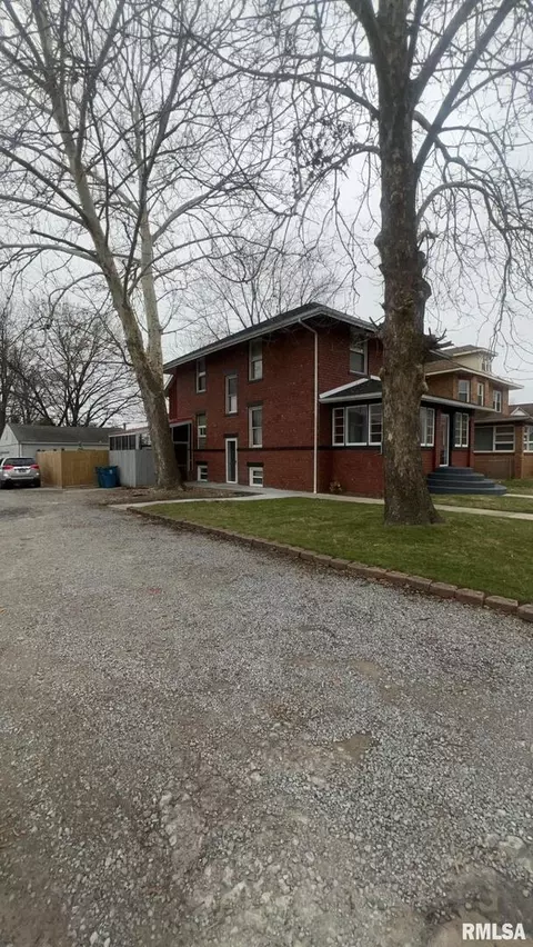 308 W Cherry Ave, Christopher, IL 62822 photo 4