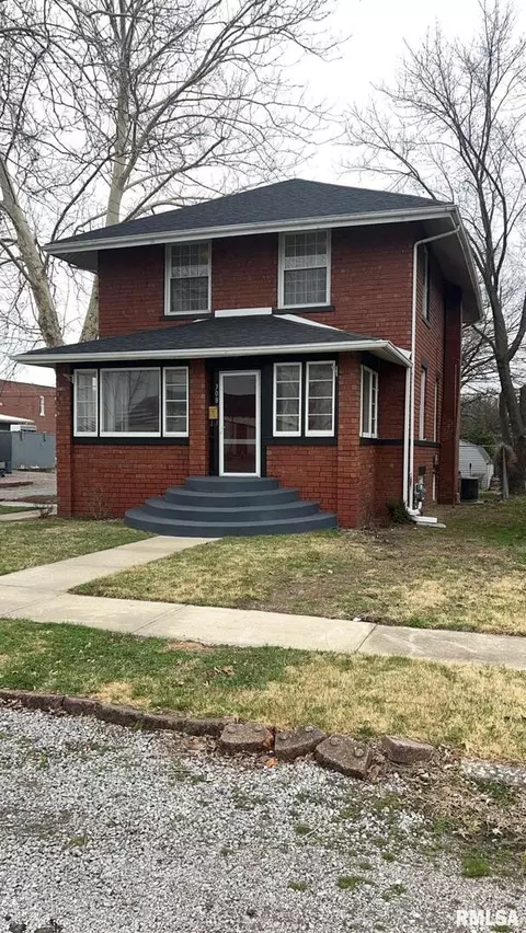 308 W Cherry Ave, Christopher, IL 62822 photo 3