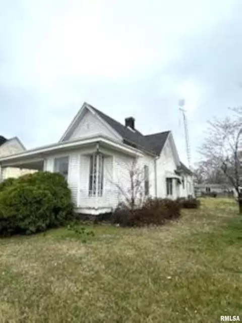 105 5th St, Carmi, IL 62821 photo 3