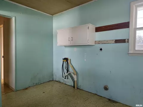 105 5th St, Carmi, IL 62821 photo 22
