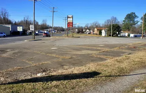 1021 W 10th St, Metropolis, IL 62960