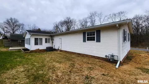 9 E Adams Ct, Mount Vernon, IL 62864 photo 2