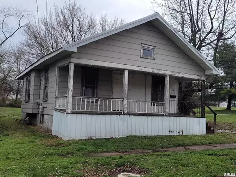2104 Logan St, Mount Vernon, IL 62864