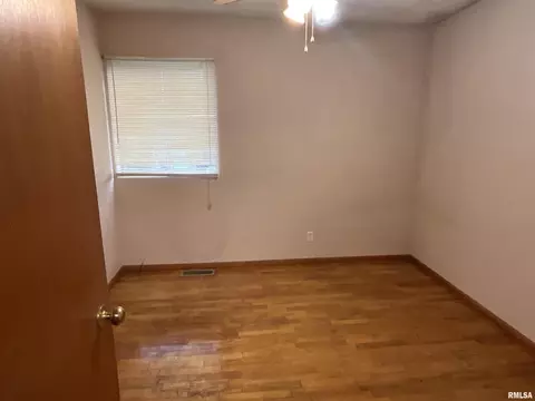210 Bryan St, Salem, IL 62881 photo 15