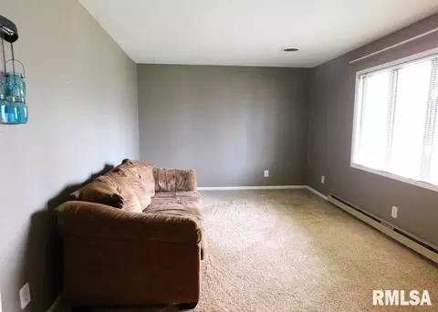 403 N 9th St, Benton, IL 62812 photo 5