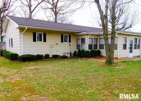 403 N 9th St, Benton, IL 62812 photo 3
