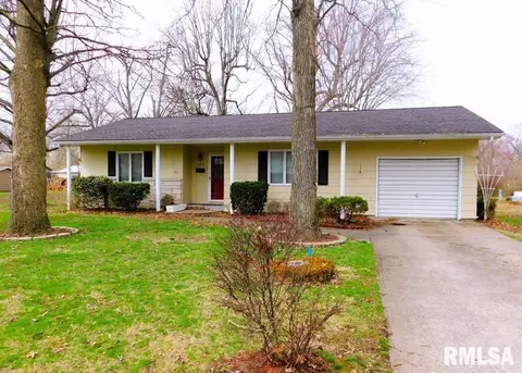 403 N 9th St, Benton, IL 62812