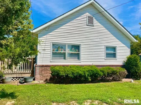 611 E Smith St, Benton, IL 62812 photo 11