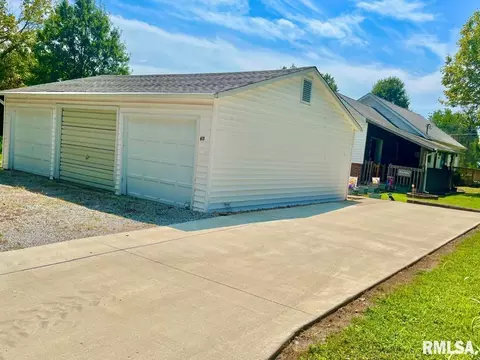 611 E Smith St, Benton, IL 62812 photo 5
