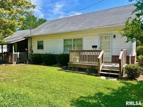 611 E Smith St, Benton, IL 62812 photo 3