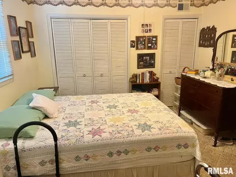 611 E Smith St, Benton, IL 62812 photo 33