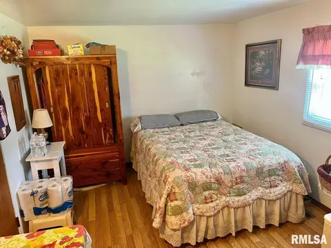 611 E Smith St, Benton, IL 62812 photo 32