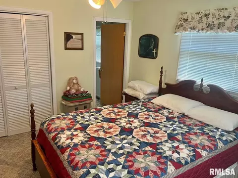 611 E Smith St, Benton, IL 62812 photo 27