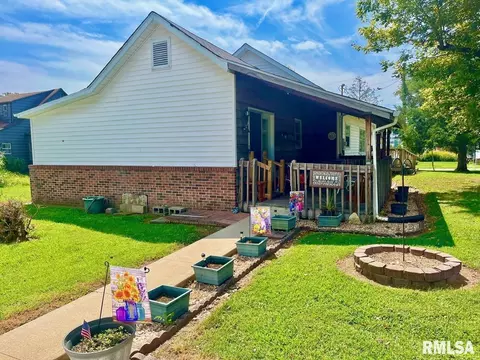 611 E Smith St, Benton, IL 62812 photo 8