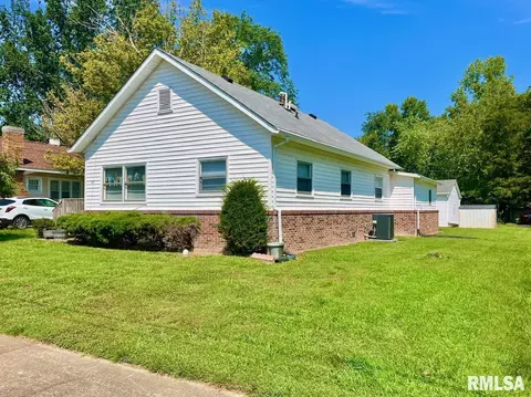 611 E Smith St, Benton, IL 62812 photo 2