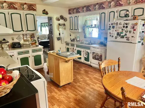 611 E Smith St, Benton, IL 62812 photo 26