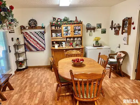 611 E Smith St, Benton, IL 62812 photo 24