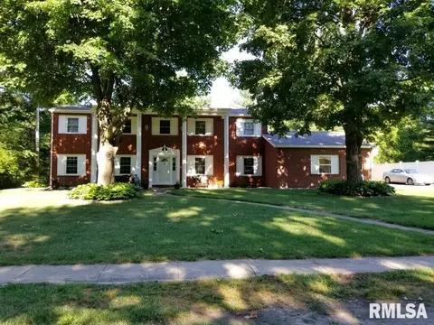 12 Royal Pl, Mount Vernon, IL 62864