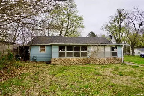 900 Oregon St, Carterville, IL 62918