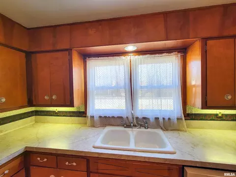 616 S Mill St, Flora, IL 62839 photo 26