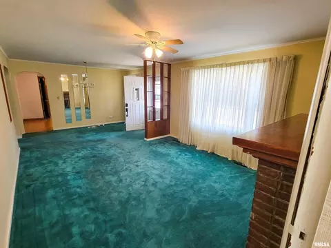 616 S Mill St, Flora, IL 62839 photo 6