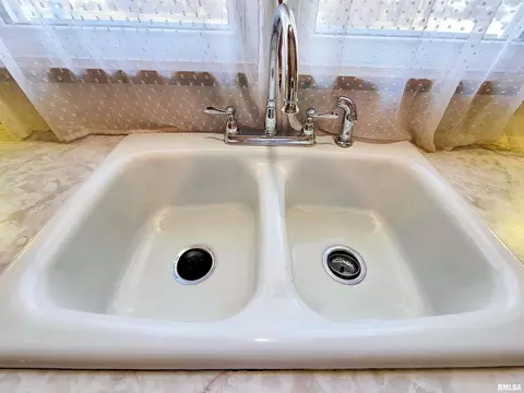 616 S Mill St, Flora, IL 62839 photo 24