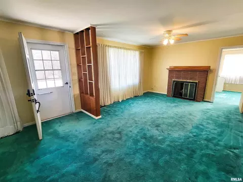 616 S Mill St, Flora, IL 62839 photo 11