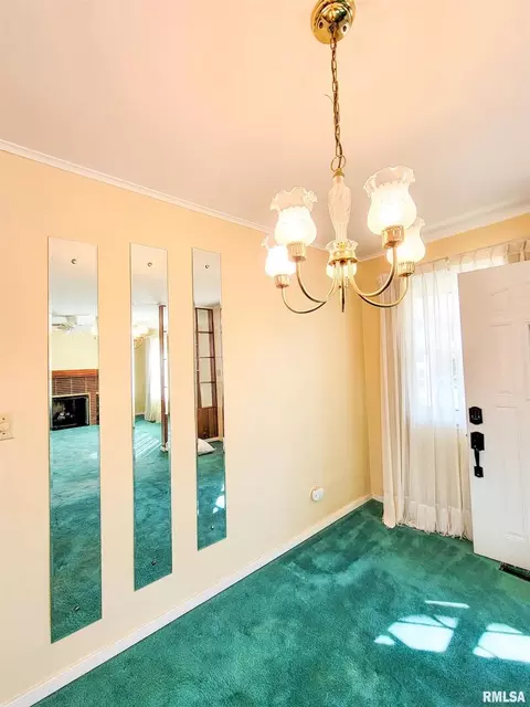 616 S Mill St, Flora, IL 62839 photo 10