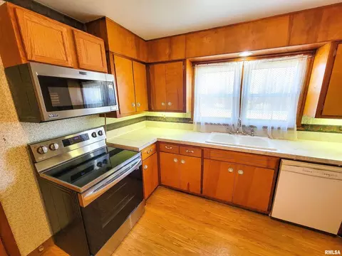 616 S Mill St, Flora, IL 62839 photo 21
